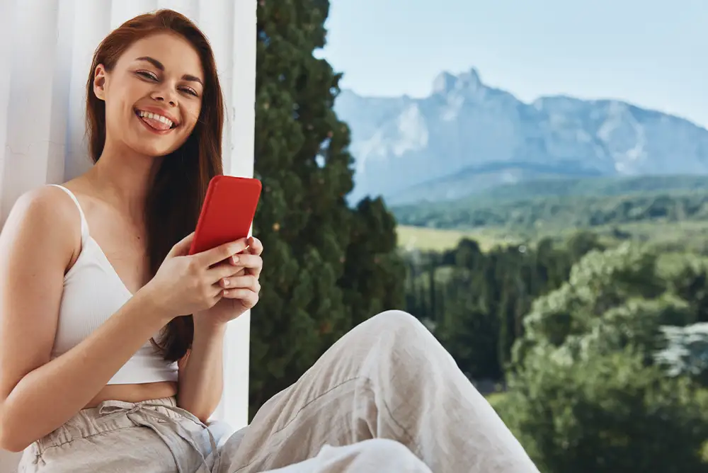 Mobile-friendly travel agency website design with destination highlights.
