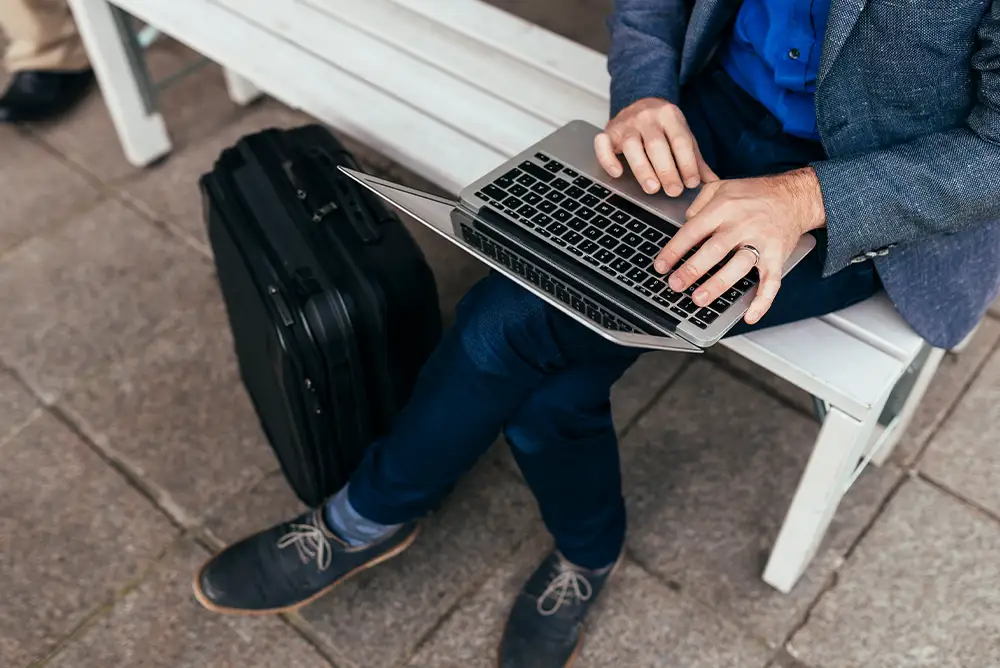 A traveler clicking on a tour operator’s website after finding it in a travel blog.